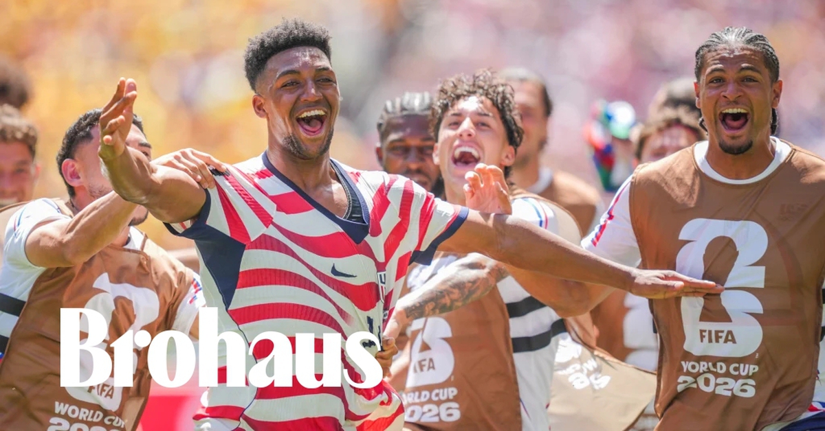"Take Me Home, Country Roads" trở thành bài ca chiến thắng khiến hàng triệu người Mỹ rơi lệ tại World Cup 2026