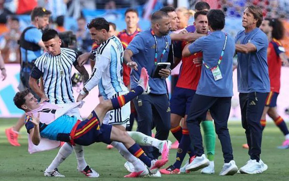 FIFA mở điều tra Argentina sau trận chung kết World Cup: Dàn cầu thủ đối diện án "treo giò" nặng