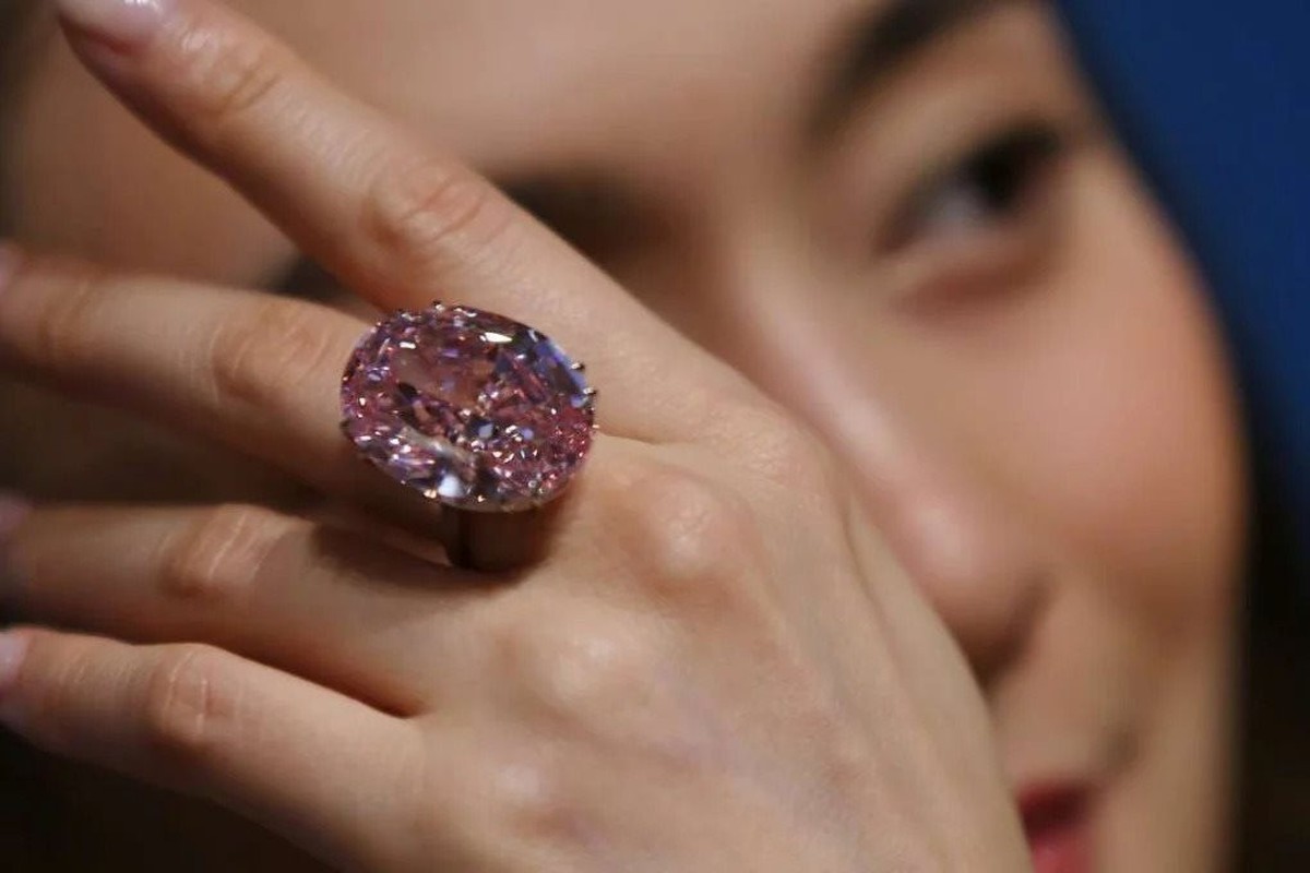 Kim cương sụt giá, ế ẩm bao năm, giờ còn kém cả "nhẫn bọc vàng": Thế giới chán lâu rồi, người Việt giờ mới biết?