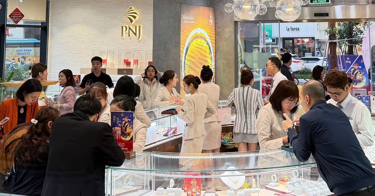Muốn bán lại vàng PNJ, khách chỉ được giao dịch tại cửa hàng chỉ định và trong 2 giờ mỗi ngày