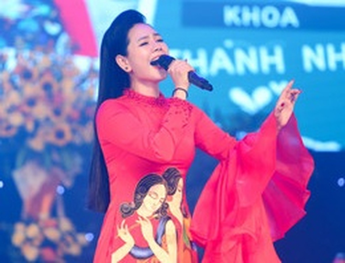 Nữ ca sĩ 36 tuổi vừa được thăng quân hàm Thiếu tá trước niên hạn: Là giảng viên âm nhạc, từng được Bộ Quốc phòng tặng bằng khen