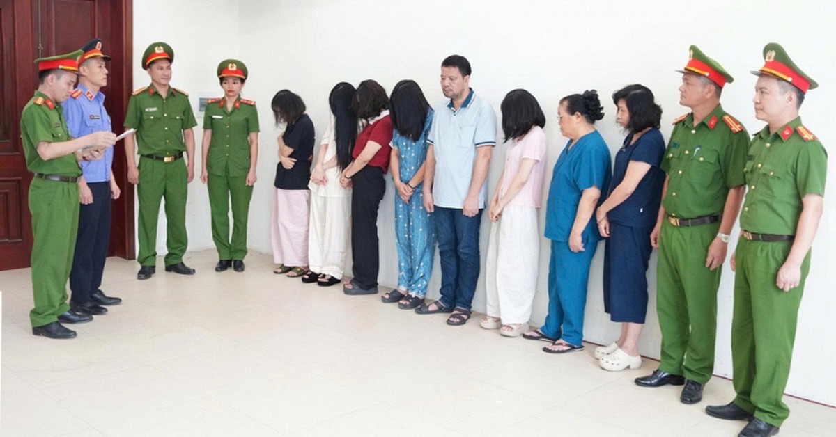 Khám xét khẩn cấp Phòng khám đa khoa Y học Nghệ An, 10 người tra tay vào còng