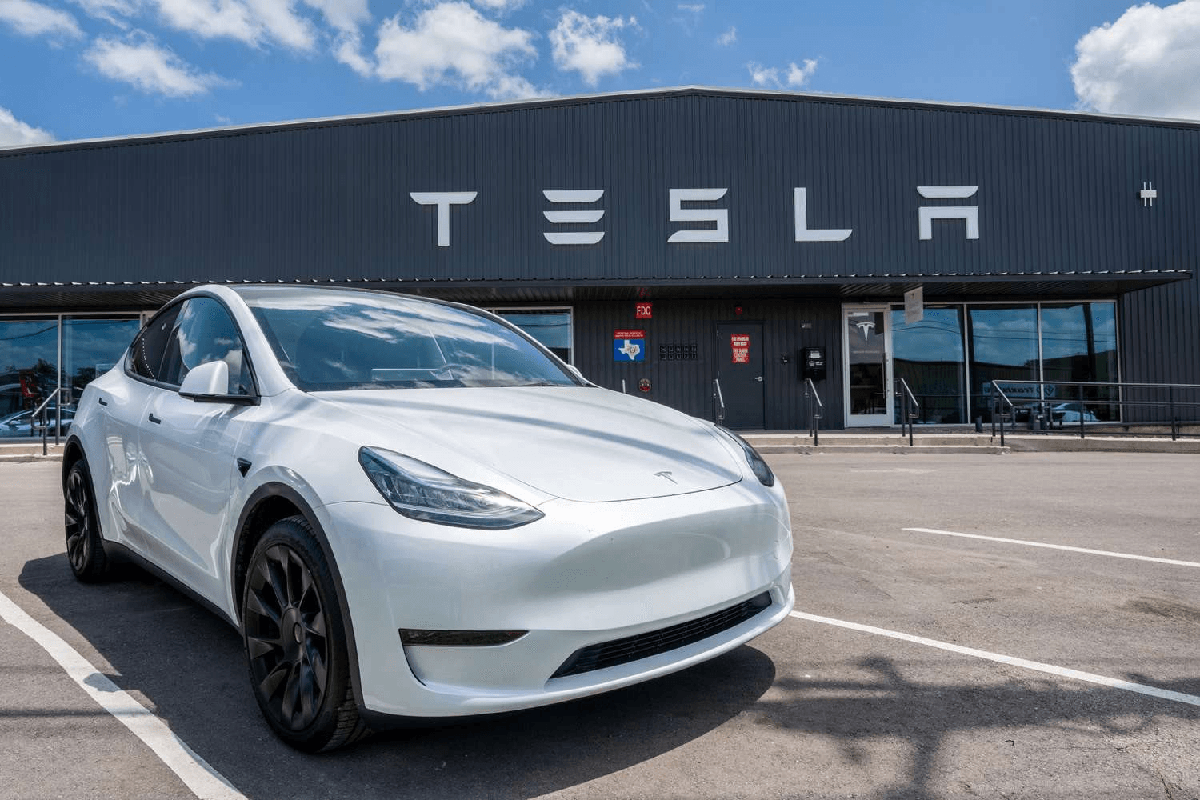 Bỏ mặc xe điện truyền thống, CEO Elon Musk dồn toàn lực vào cỗ máy in tiền tự hành mang tên Robotaxi?