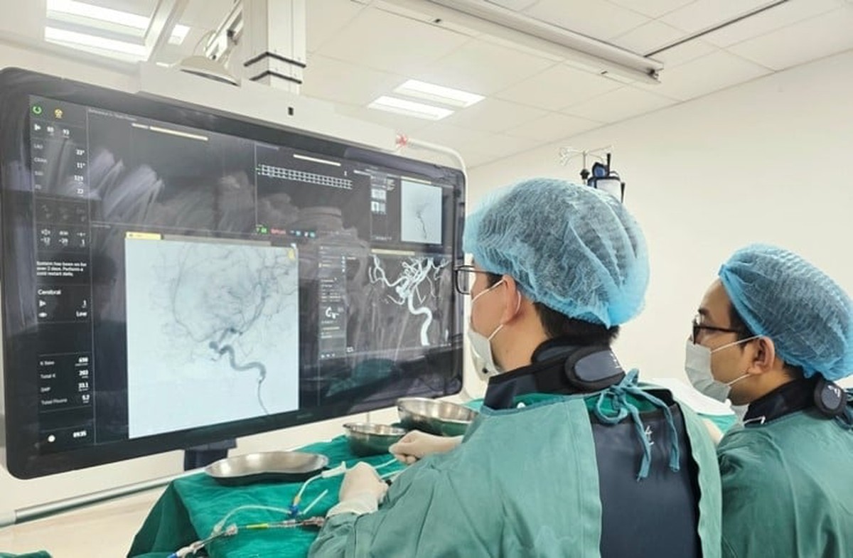 Đau đầu suốt nhiều năm, người phụ nữ phát hiện "quả bom nổ chậm" trong não