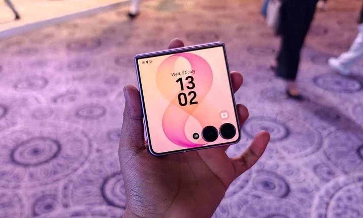 Samsung chính thức biến màn hình phụ thành thứ ...