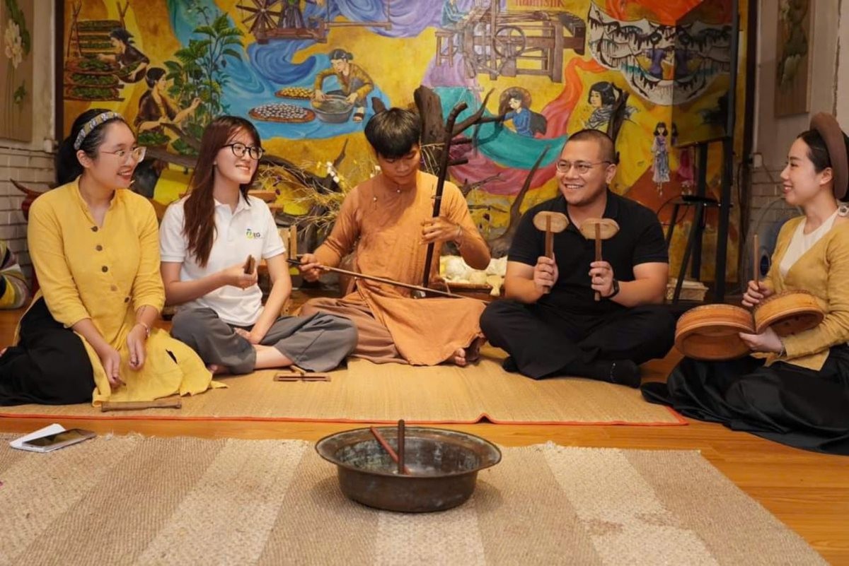 Giữ hồn Việt trong thời đại số: Khi người trẻ t...