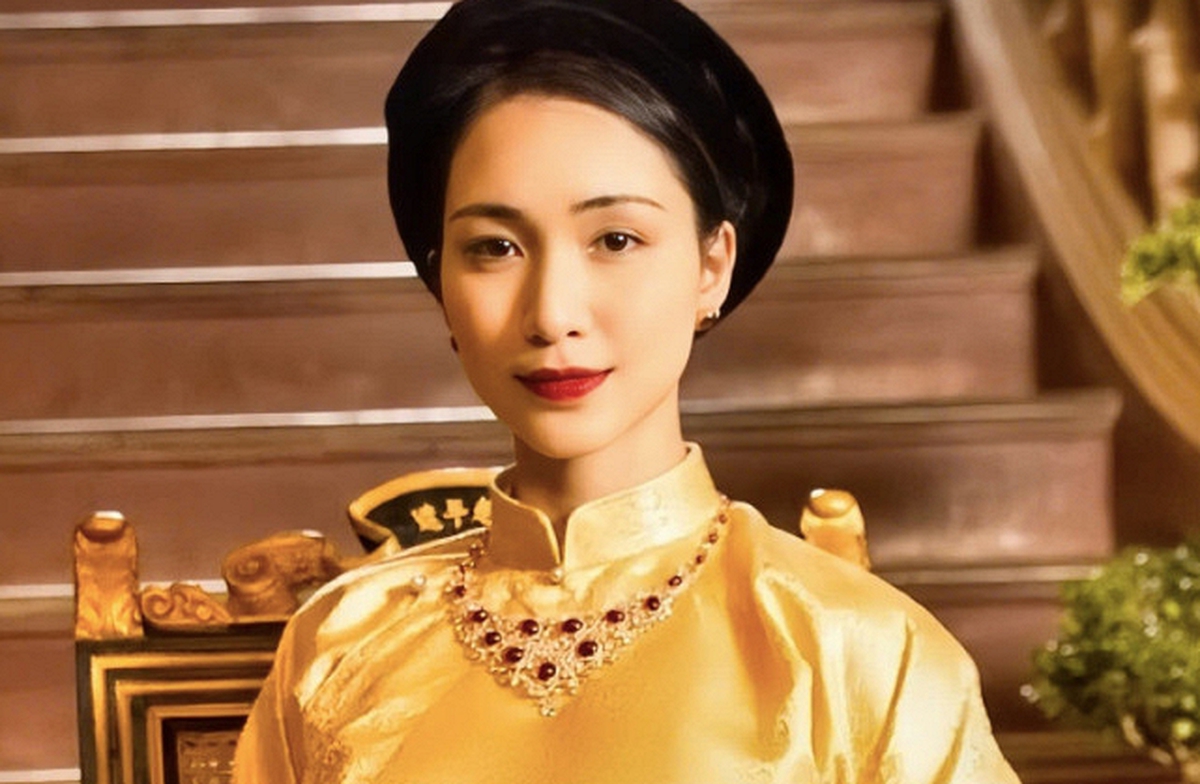 Nữ ca sĩ 316 triệu views bán hết nhà hết xe để làm Nam Phương Hoàng Hậu