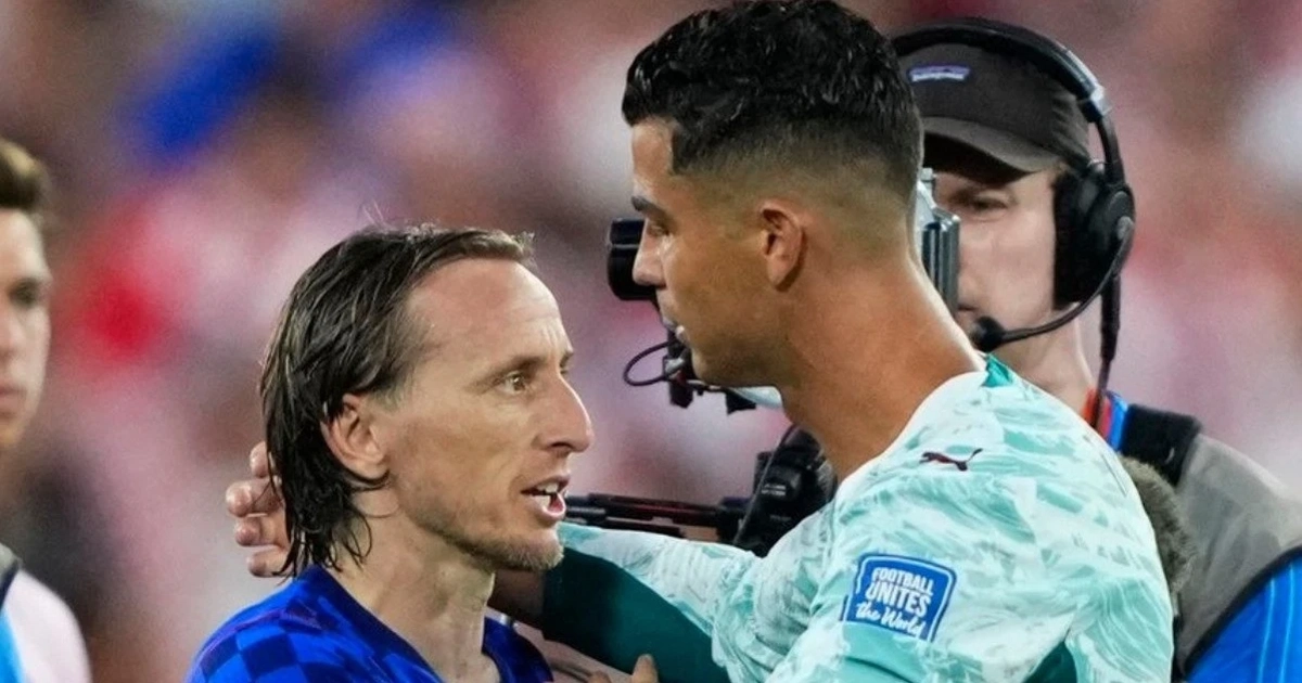 Khoảnh khắc Ronaldo ôm Luka Modric gây sốt