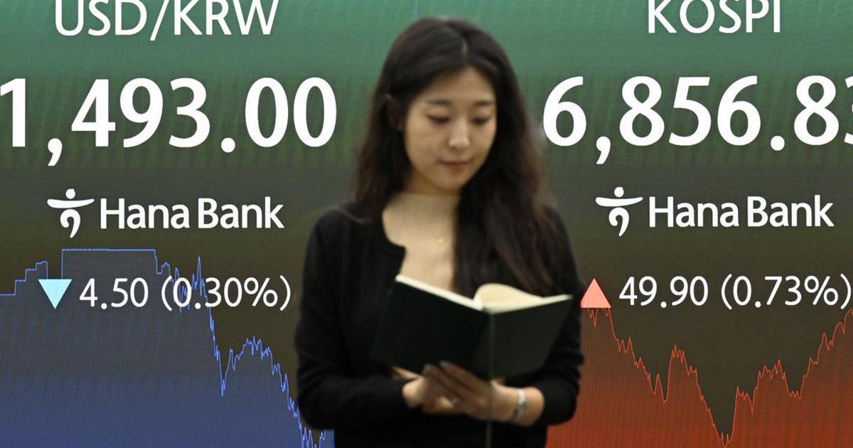 Hàng triệu nhà đầu tư chứng khoán Hàn Quốc lao đao khi thị trường lao dốc