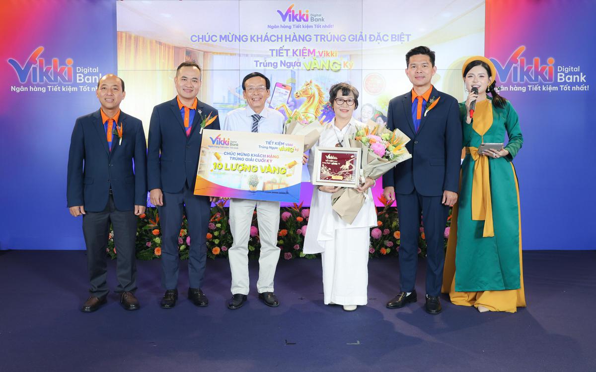Chủ nhân Ngựa VÀNG 10 lượng SJC lộ diện, Vikki Digital Bank tiếp tục khai cuộc mùa Bóng VÀNG Ký