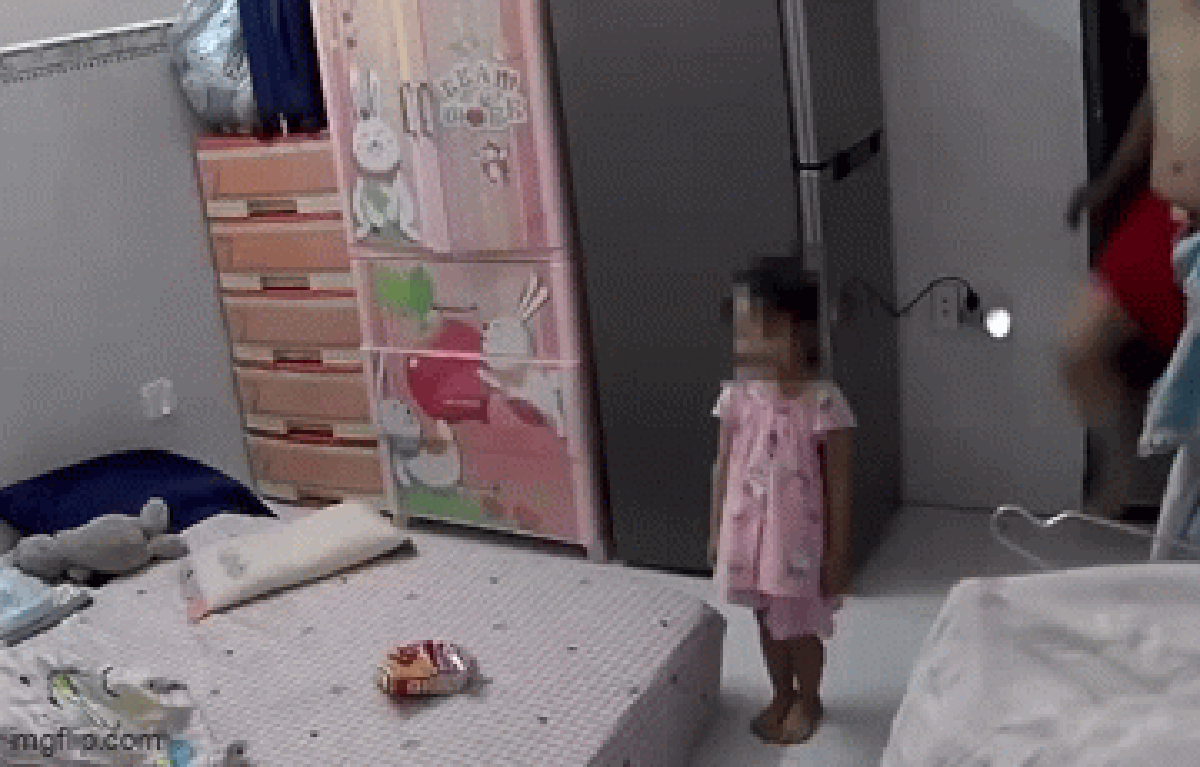 Cha dượng đạp, tát vào mặt bé gái 3 tuổi gây bức xúc: Công an đã triệu tập làm việc