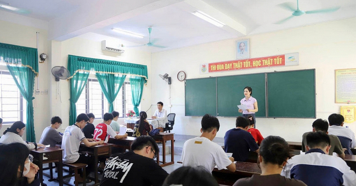 Phòng thi có 22 thí sinh, 16 em đạt điểm 10 môn...
