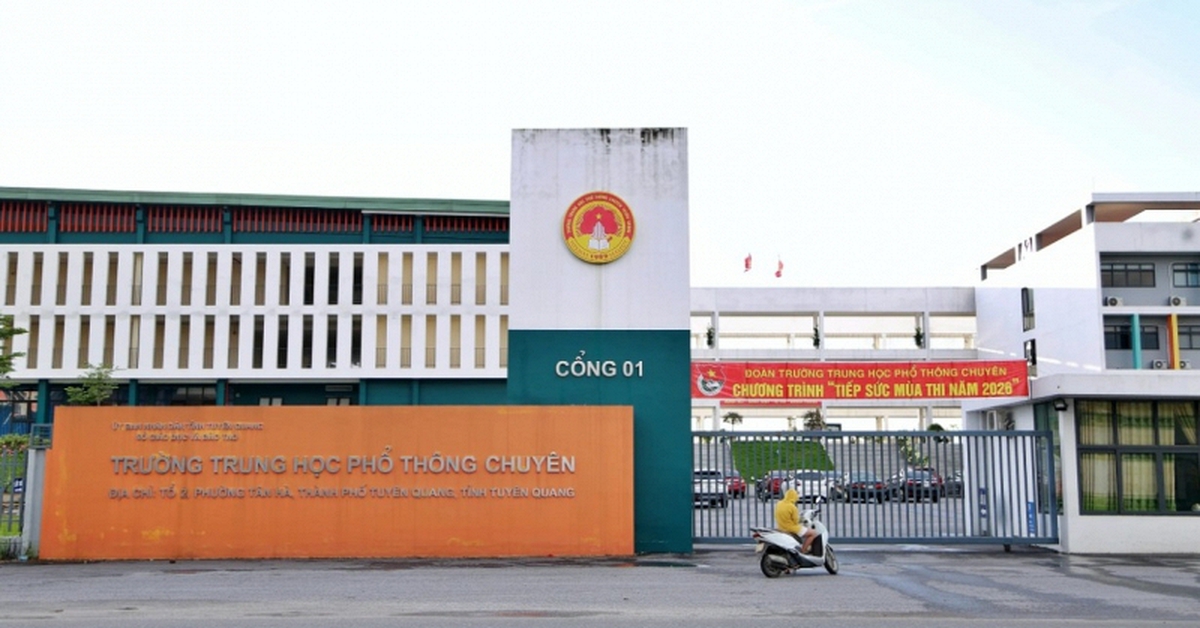 Kiểm tra học bạ của tất cả học sinh đạt điểm 10...
