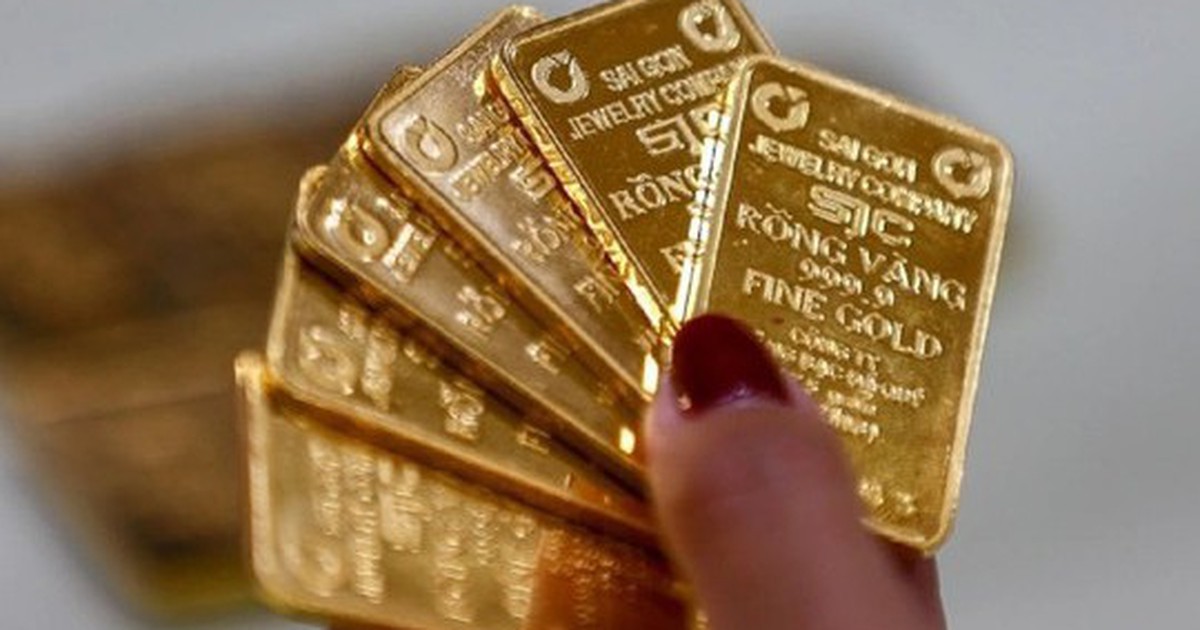 Giá vàng tiếp tục ‘rơi’