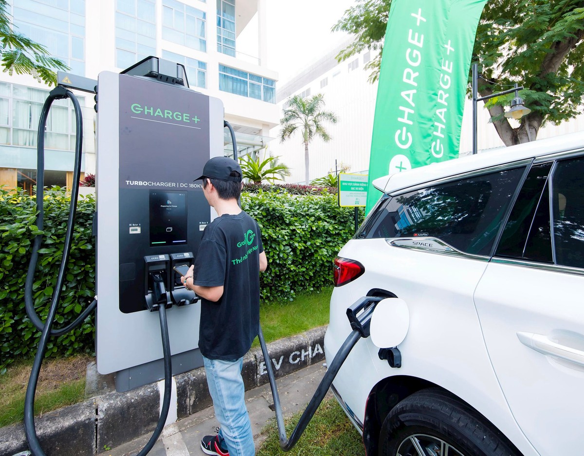 Nóng: Grab sắp vận hành hơn 6.000 cổng sạc xe đ...
