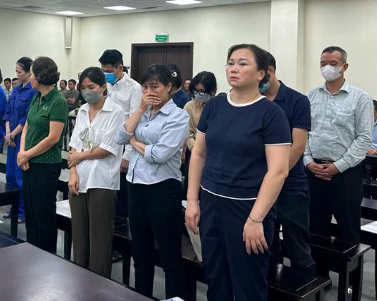 Nhóm cựu cán bộ Sở Y tế Hà Nội hầu tòa vì nhận hối lộ để cấp phép cho 686 phòng khám, tiệm thuốc