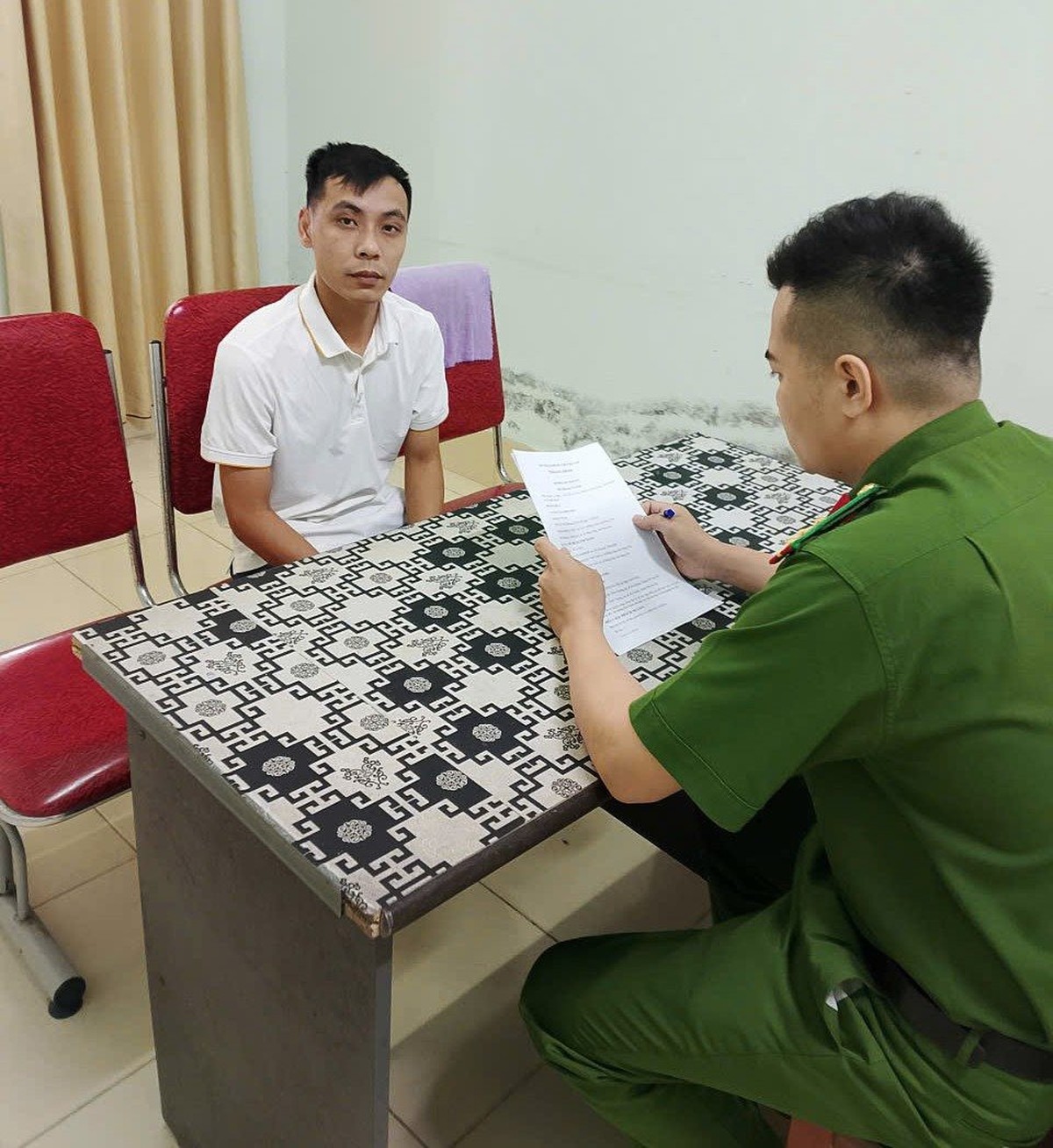 Phát hiện 1,9 tỷ đồng liên tục chuyển vào tài khoản của Đinh Xuân Hưng SN 1991 trong nửa năm, công an vào cuộc điều tra làm rõ