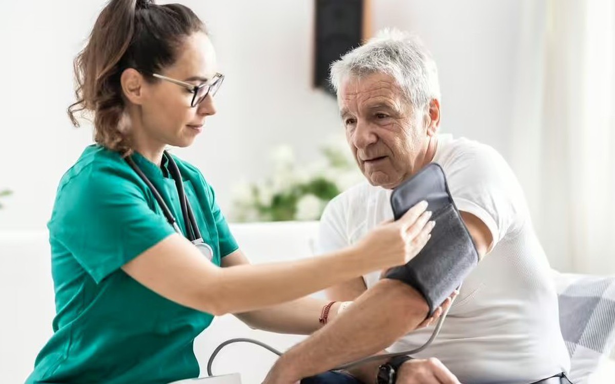 Tăng huyết áp âm thầm hủy hoại cơ thể: 5 dấu hiệu cảnh báo sớm, nhiều người chỉ phát hiện khi quá muộn