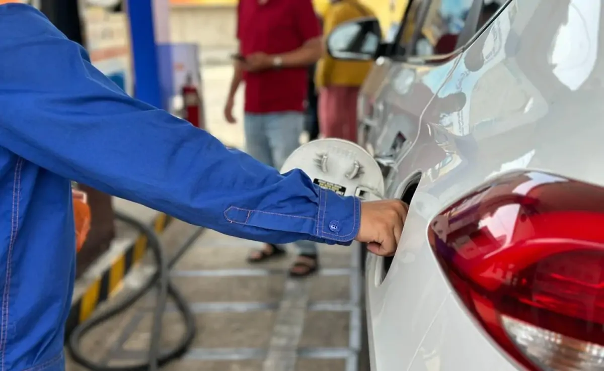Trao quyền định giá xăng dầu cho doanh nghiệp: ...