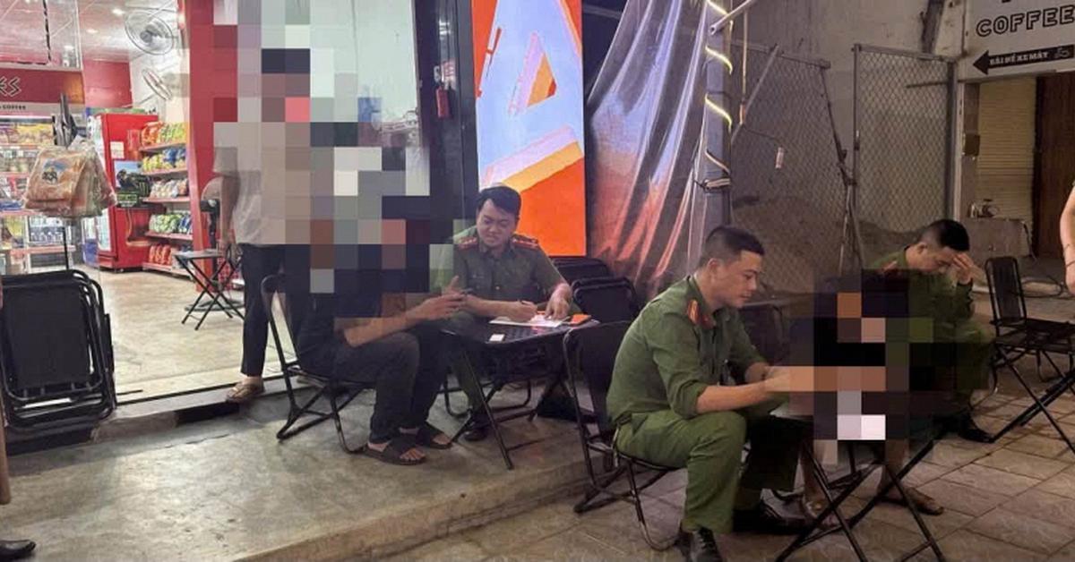 Công an đồng loạt kiểm tra 134 người ở 8 quán quán cà phê lúc rạng sáng