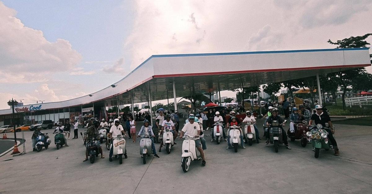 Chiêm ngưỡng hàng trăm chiếc xe cổ từ mọi miền đất nước diễu hành trên đường phố TP.HCM