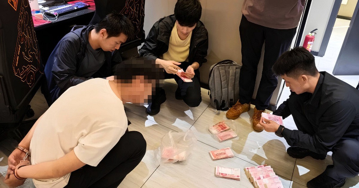 Phát hiện giao dịch chuyển khoản 77,4 tỷ đồng có dấu hiệu đáng ngờ, công an vào cuộc bắt giữ 24 người liên quan