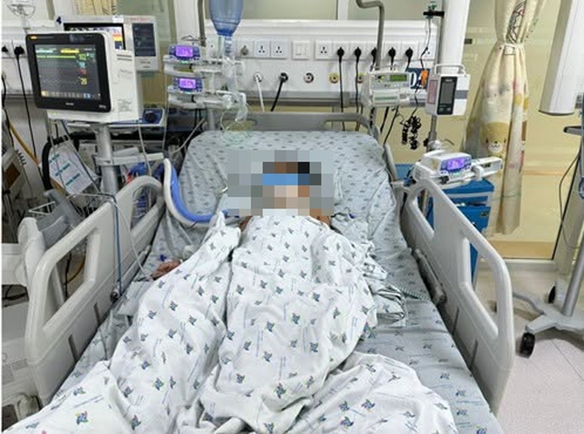 Cấp cứu 3 cháu bé bị ngộ độc nặng, ói ra máu đen, tràn máu màng phổi do ăn chuột đồng