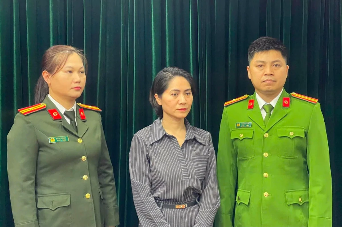 Xét xử nữ giám đốc tổ chức show "Về đây bốn cánh chim trời"