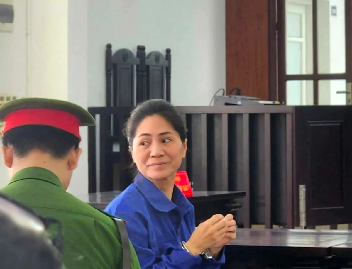 Giám đốc show "Về đây bốn cánh chim trời" biết không thể biểu diễn vẫn bán vé, đón khán giả