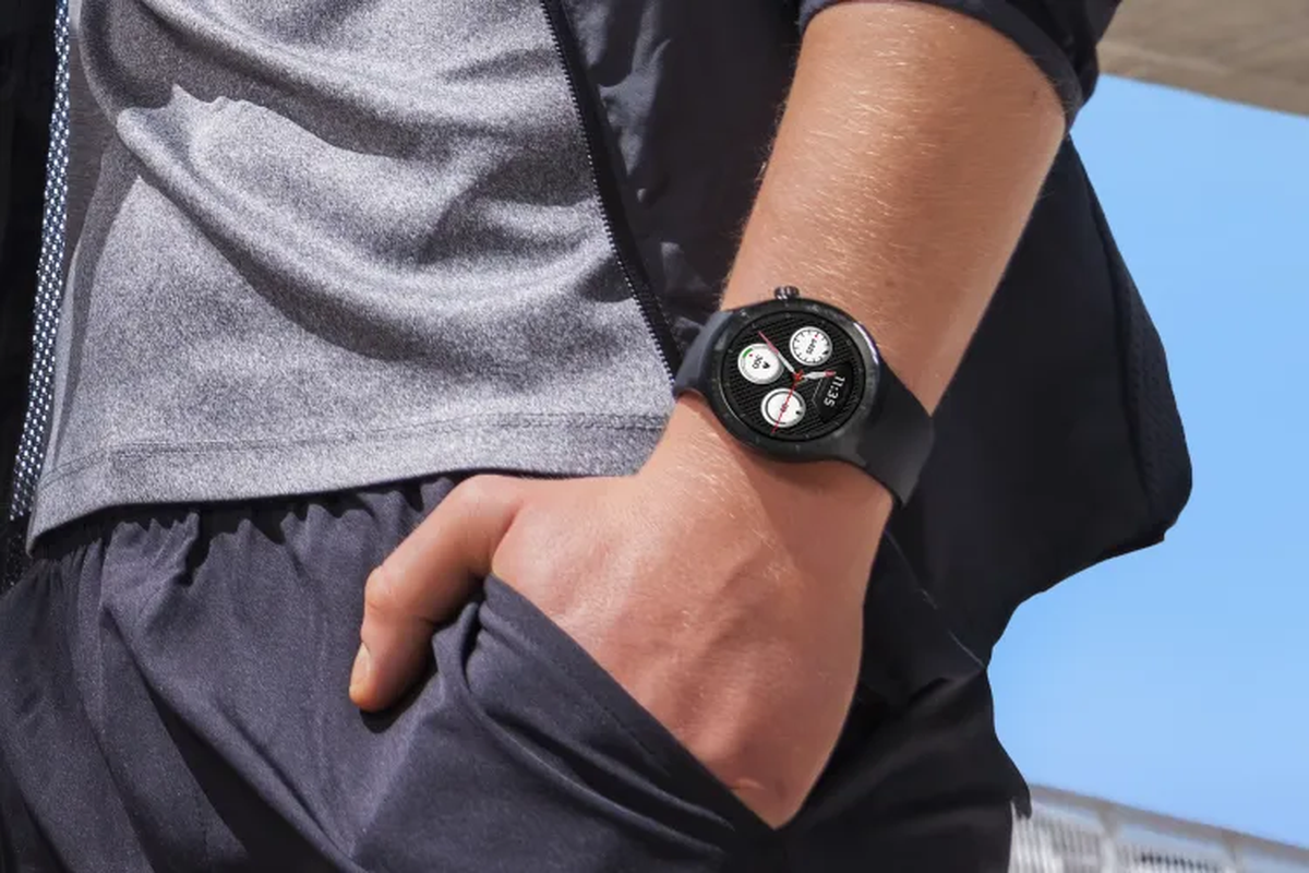 Motorola tung smartwatch pin 13 ngày, rồi âm thầm hé lộ tham vọng biến đồng hồ thành điện thoại