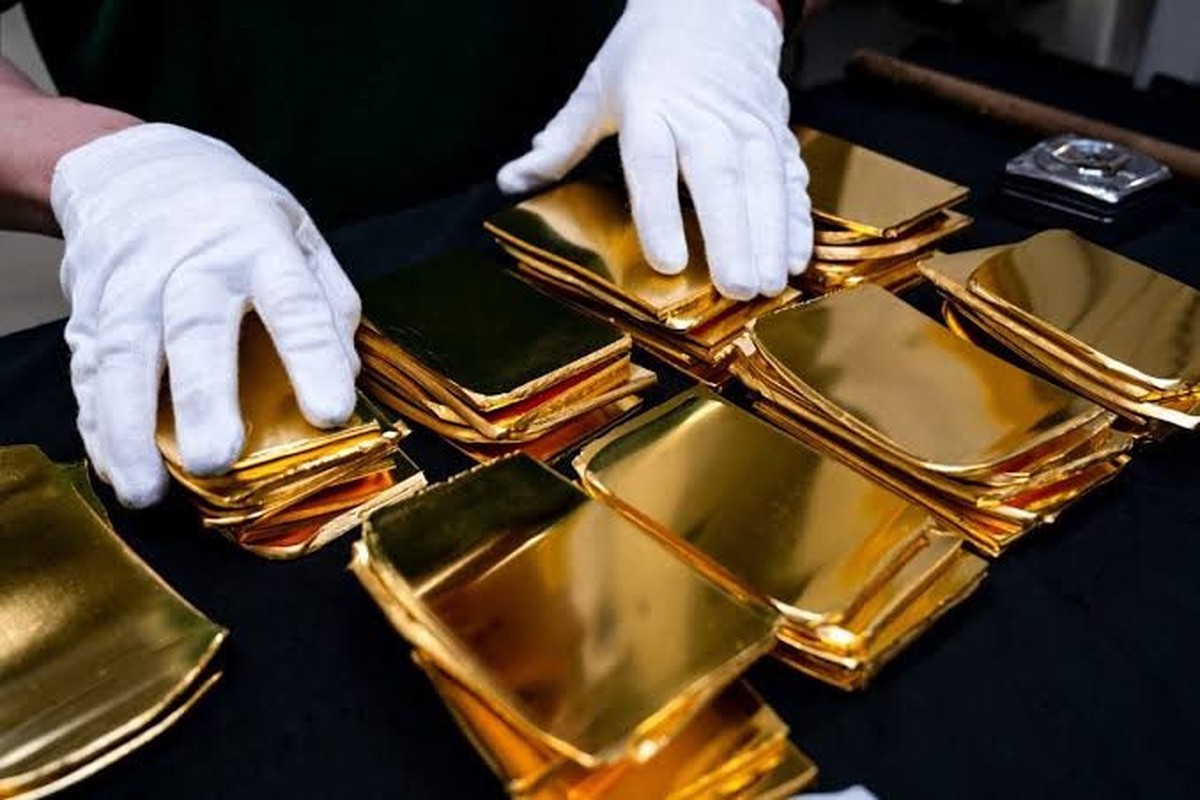 Giá vàng vọt lên cao nhất hơn 2 tháng, quỹ khổng lồ tiếp chuỗi "gom" 20 tấn vàng