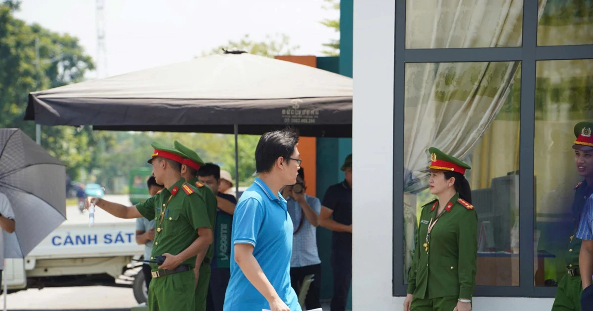 Thí sinh chuyên Tuyên Quang bắt đầu thi lại, đề Văn thế nào?