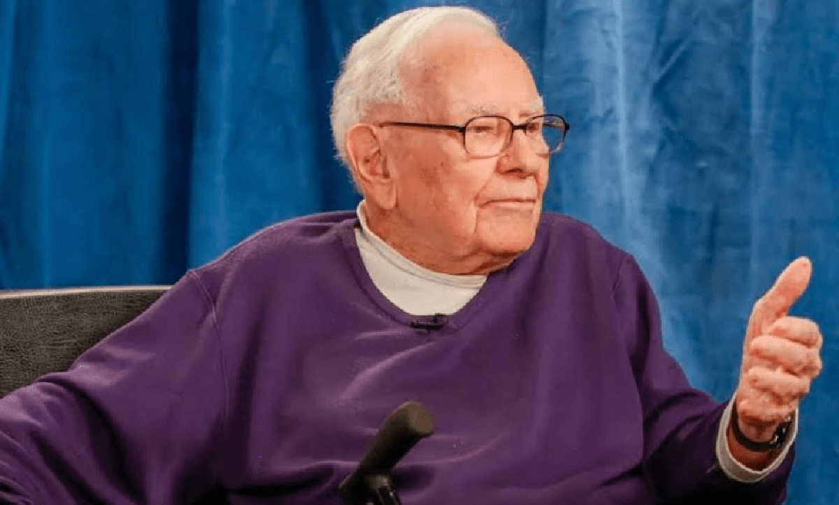 Tập đoàn của Warren Buffett bất ngờ mua 106 tri...