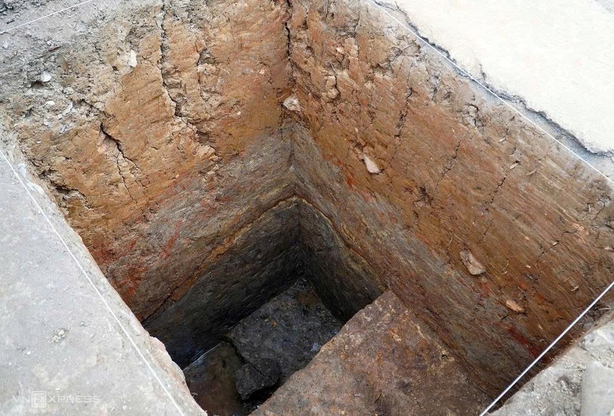 Đào đất, người dân phát hiện vật hình trụ dài 3m màu lạ, chuyên gia xác nhận báu vật hơn 1.000 năm tuổi