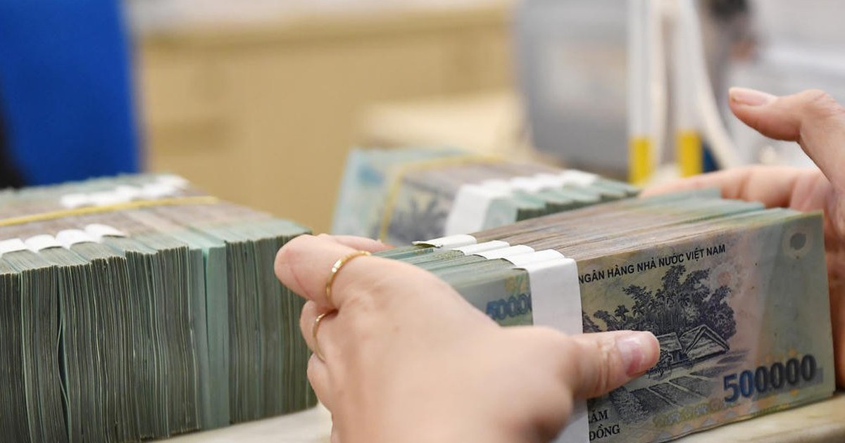 Ngân hàng giảm lãi suất tới 2,5%/năm, chuyên gi...