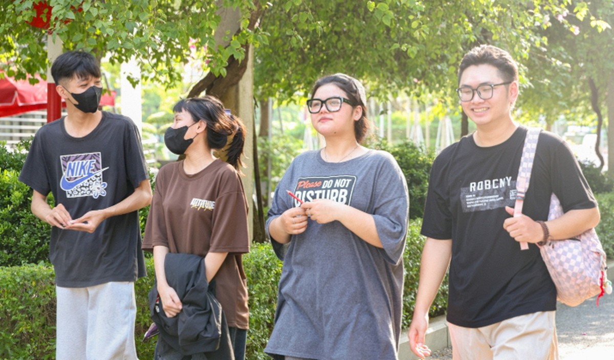 Hy hữu mùa tuyển sinh: 4 anh em họ cùng đặt nguyện vọng 1 vào một trường ĐH, nhập học cùng ngày, cùng một khoa sau khi được ChatGPT gợi ý chọn