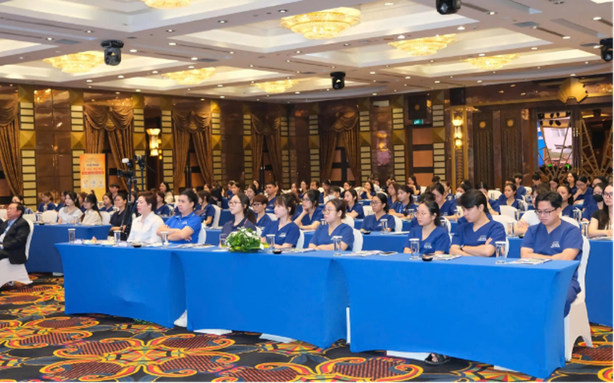 Trí Khang Pharma đồng hành cùng hơn 100 dược sĩ Long Châu nâng cao kiến thức chăm sóc sức khỏe tiêu hóa