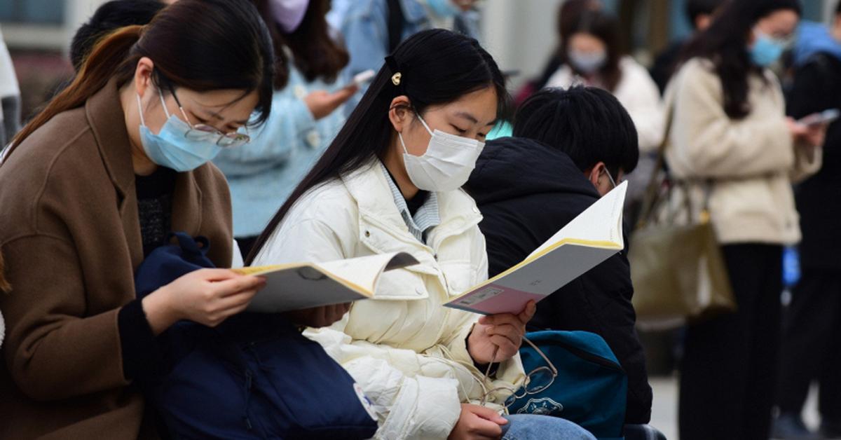 Vay 2,7 tỷ đồng để học tiến sĩ, người phụ nữ 32 tuổi sau đó phải gửi 200 hồ sơ, chật vật tìm việc suốt 16 tháng