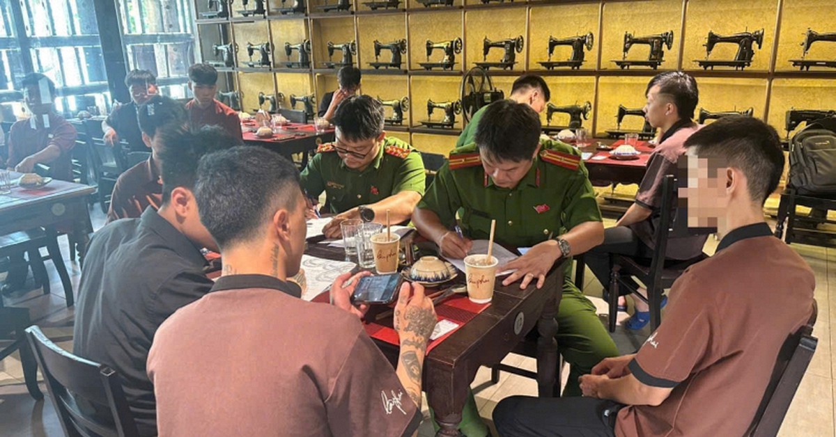 Công an đột xuất kiểm tra phòng trọ, phát hiện nhiều công nhân biểu hiện lạ