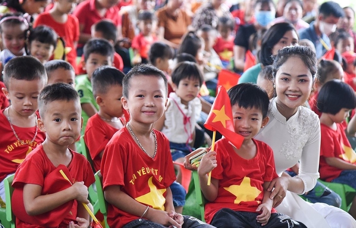 Dự kiến đưa Tiếng Anh trở thành môn bắt buộc từ lớp 1