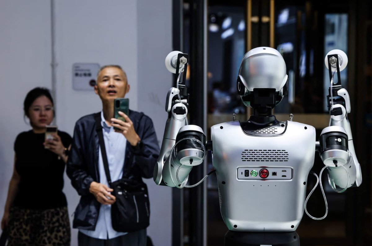 Mỹ vừa cấm cửa robot Trung Quốc được ba tuần, hãng robot lớn nhất nước này đã lên sàn và kiếm được 50 tỷ USD chỉ trong một ngày