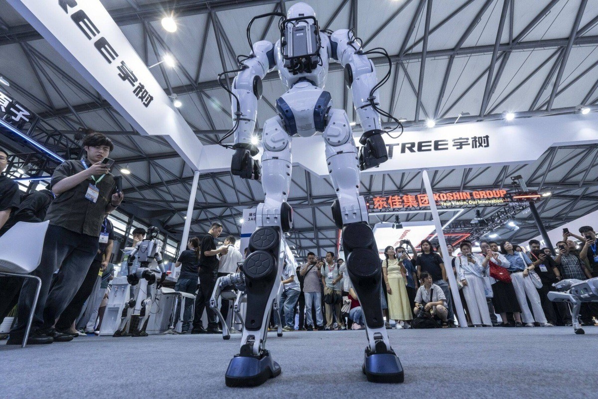 Robot Trung Quốc nhảy cao 2 mét, chạy nhanh hơn Usain Bolt