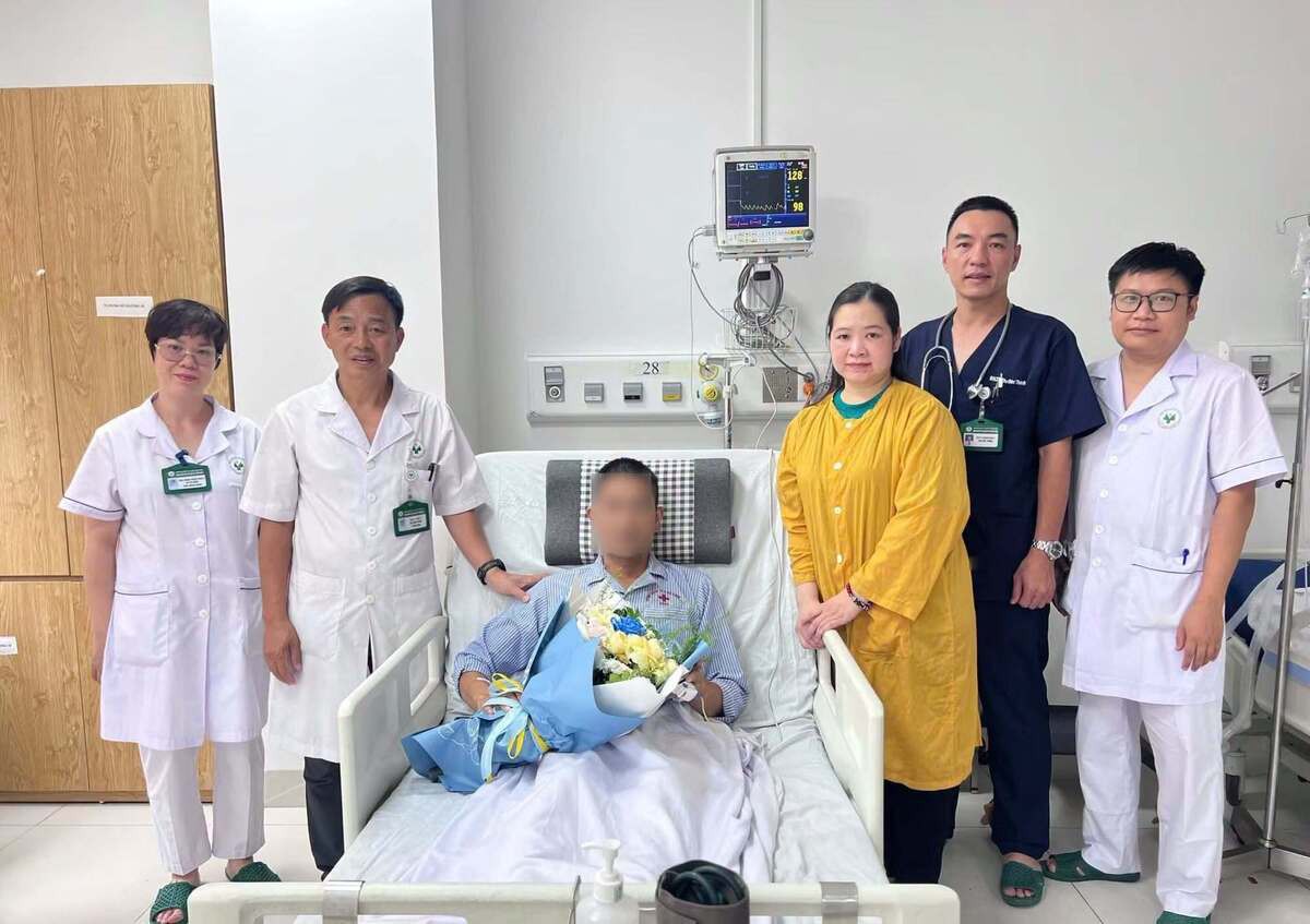 Nam bệnh nhân nguy kịch vì COVID-19, hồi phục sau gần 30 ngày điều trị