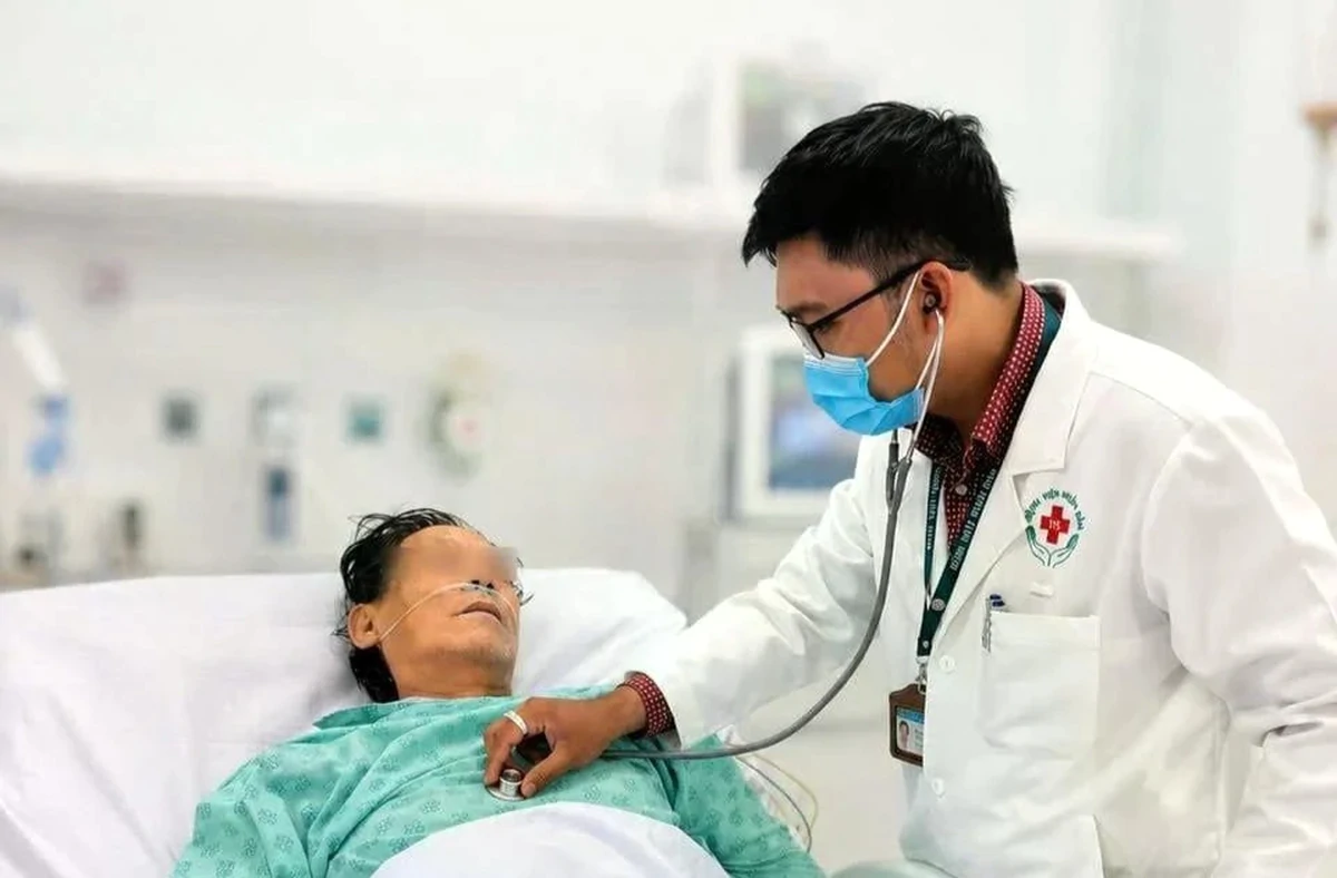 Ngừng tim giữa đường, người đàn ông được cứu sống nhờ bác sĩ tình cờ đi qua
