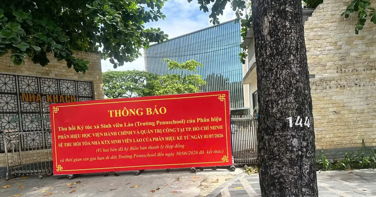 Trường thông báo đóng cửa trong ngày đầu tựu trường, học sinh chới với