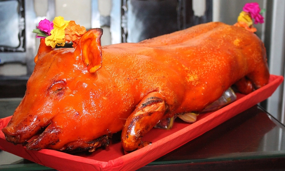 Heo quay nguyên con lên mâm cúng rằm tháng 7, giá gần 7 triệu đồng/mâm