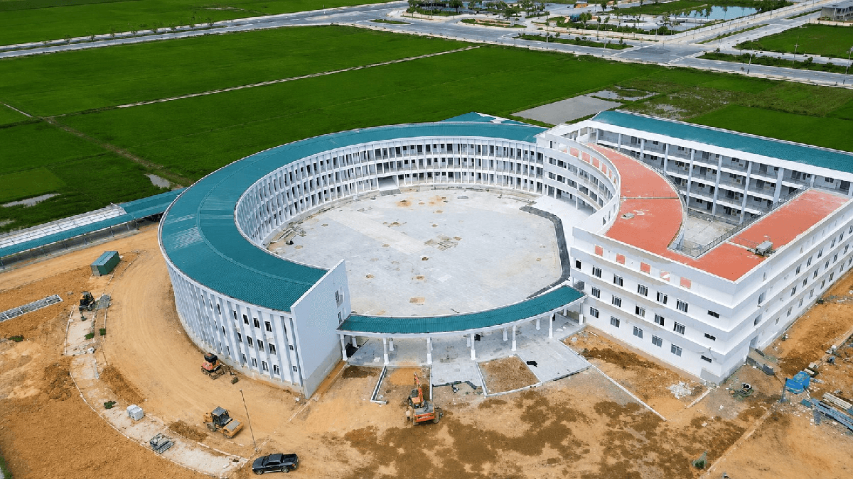 Ngôi trường công 200 tỷ đồng sắp hoàn thành tại “đất học” có 3,47 triệu dân: Kiến trúc vòng cung độc đáo, quy mô hơn 2.000 học sinh