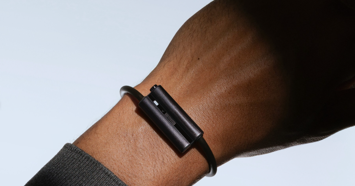 Không màn hình, không cần điện thoại, thiết bị mới của cha đẻ Fitbit muốn “canh” cả gia đình