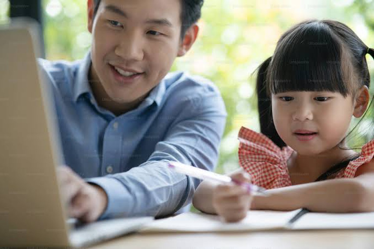 “Định luật cua” đáng sợ: Tuyệt đối đừng tiết lộ 4 chuyện riêng tư này của con cái với người khác
