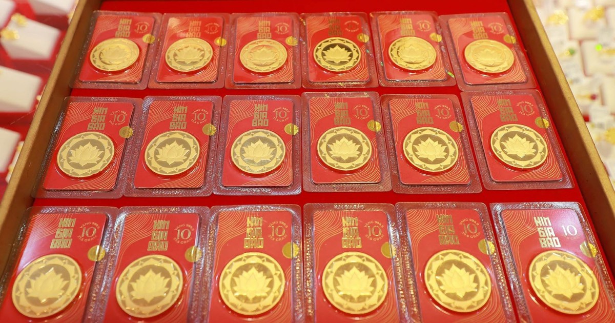 Giá vàng mất đỉnh của một tháng qua